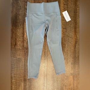 NWT Athleta Salutation Stash HR 7/8 Legging